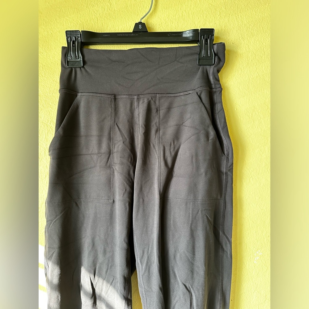 Unworn in new condition lululemon align high rise joggers in size 2